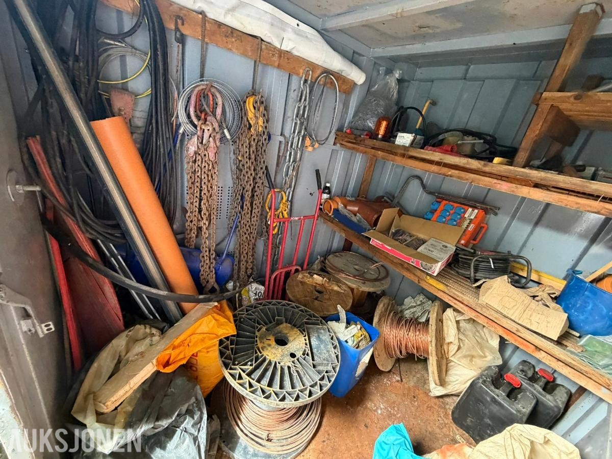 10 fots stålcontainer med verktøy og materiell