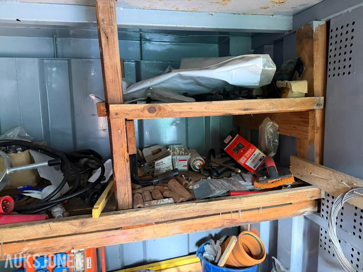10 fots stålcontainer med verktøy og materiell