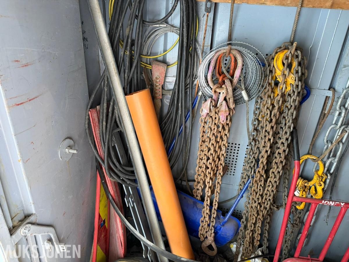 10 fots stålcontainer med verktøy og materiell
