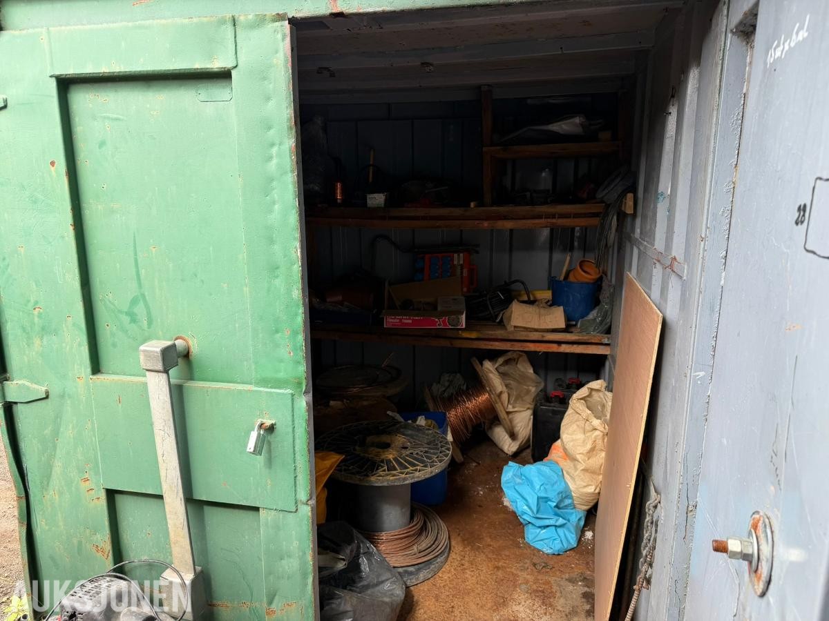10 fots stålcontainer med verktøy og materiell