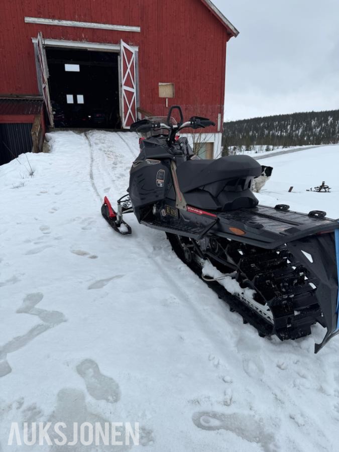 2017 Lynx Boondocker 850