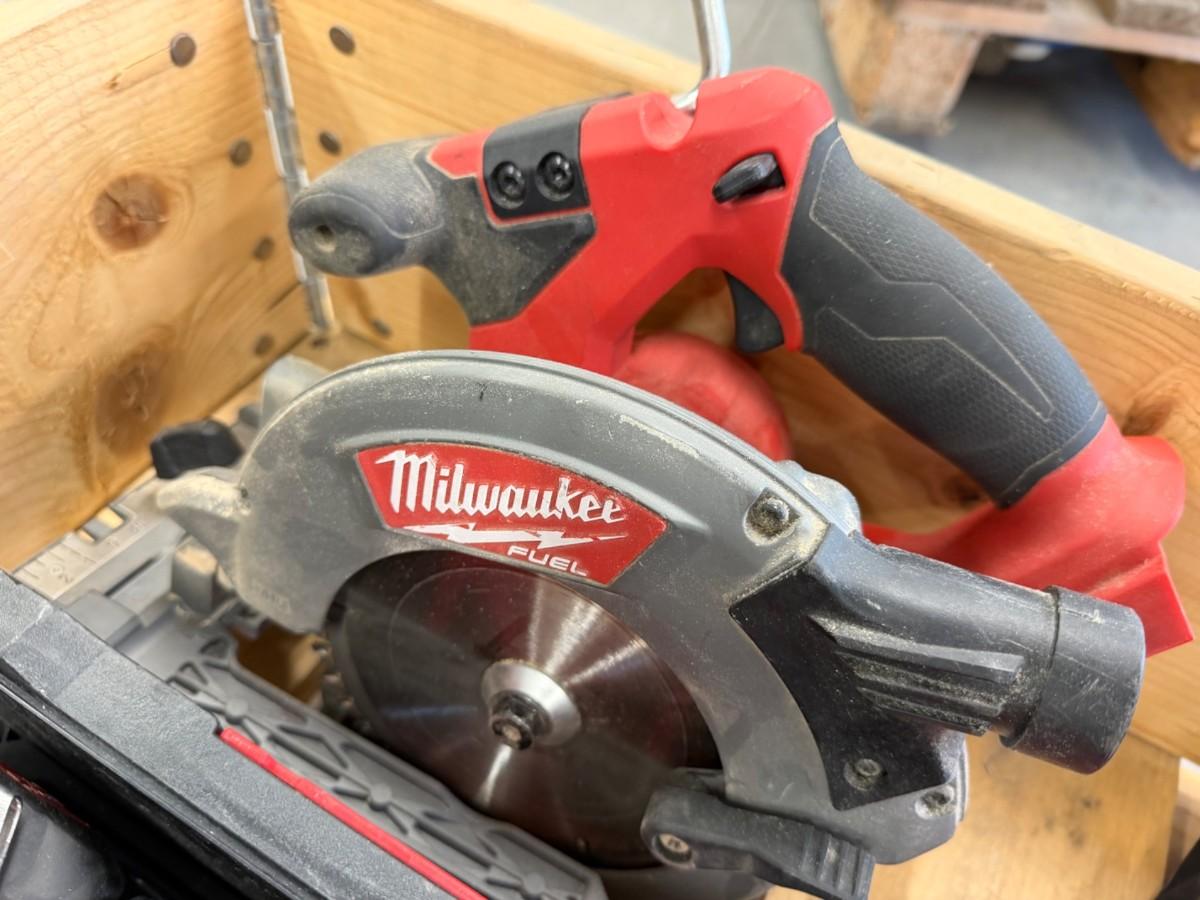 Milwaukii pakke med: kapp/gjere sag, stikksag, sirkelsag, muttertrekker, drill +++