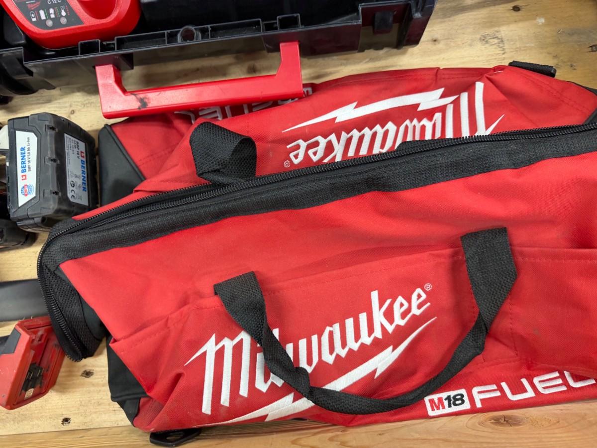 Milwaukii pakke med: kapp/gjere sag, stikksag, sirkelsag, muttertrekker, drill +++