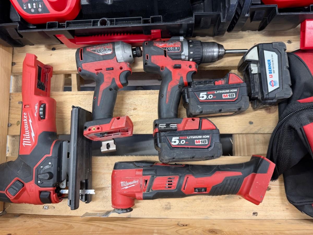 Milwaukii pakke med: kapp/gjere sag, stikksag, sirkelsag, muttertrekker, drill +++