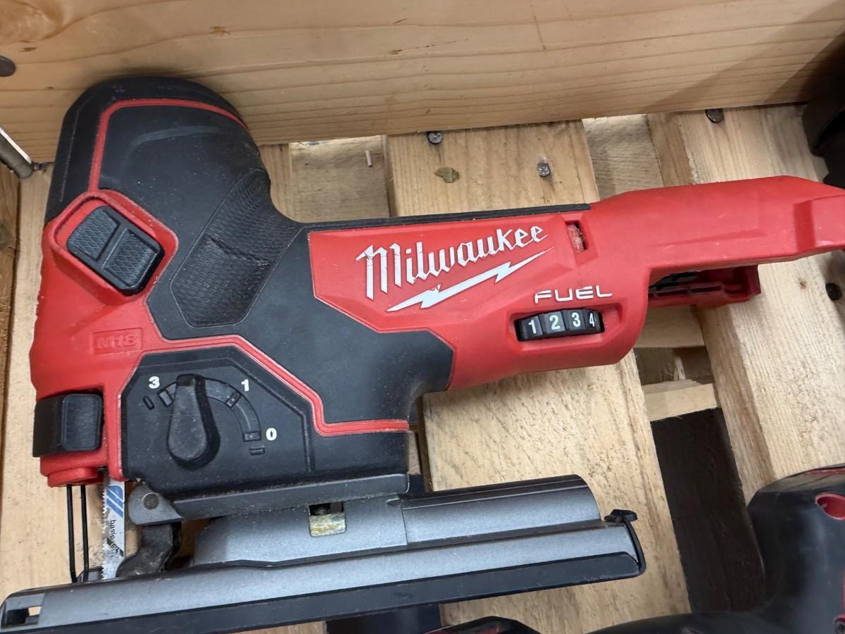 Milwaukii pakke med: kapp/gjere sag, stikksag, sirkelsag, muttertrekker, drill +++