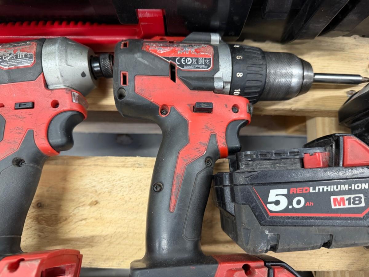 Milwaukii pakke med: kapp/gjere sag, stikksag, sirkelsag, muttertrekker, drill +++