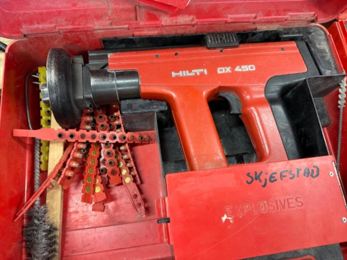 Hilti boltepistol, Bosch formsakser, Draco rørkutter m/m.