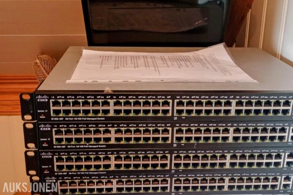 Parti med 4 stk Cisco SF300-48P 48-Port PoE Managed Switch (SRW248G4P-K9)