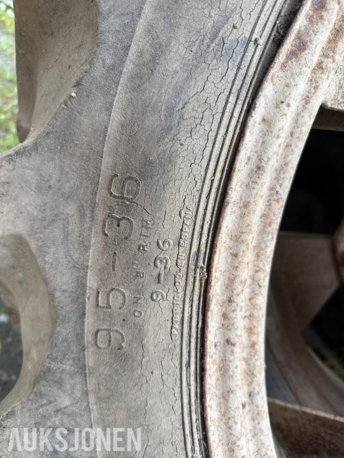 4 stk. sprøytehjul / smale traktorhjul – 8.3 R32 + 9.5 R44