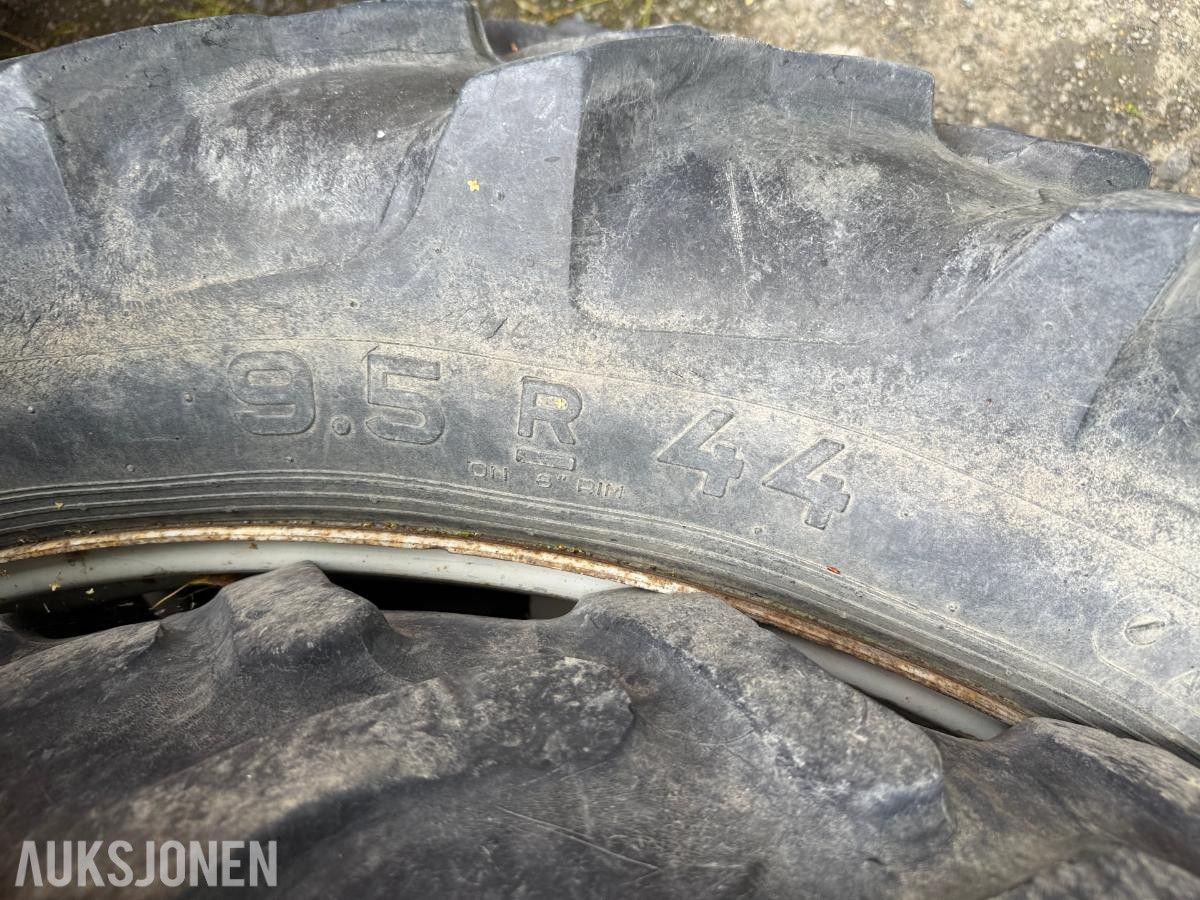 4 stk. sprøytehjul / smale traktorhjul – 8.3 R32 + 9.5 R44