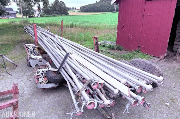 Komplett vanningsanlegg – ca. 450 m aluminiumsrør – 50 × 9 m + rørvogn og koblinger