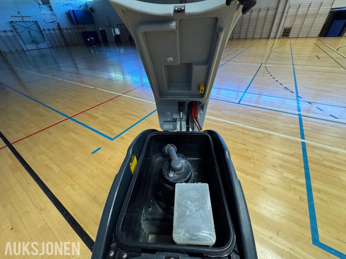 2015 Nilfisk SC1500 ecoflex stå-på gulvvaskemaskin / 112 timer