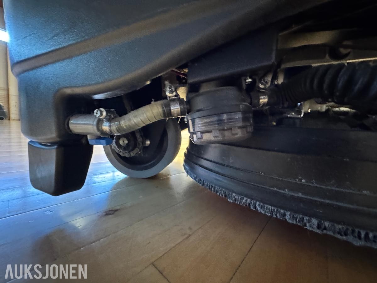 2015 Nilfisk SC1500 ecoflex stå-på gulvvaskemaskin / 112 timer