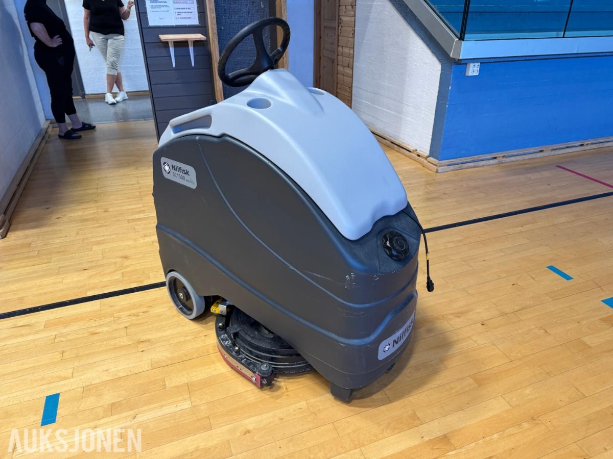 2015 Nilfisk SC1500 ecoflex stå-på gulvvaskemaskin / 112 timer