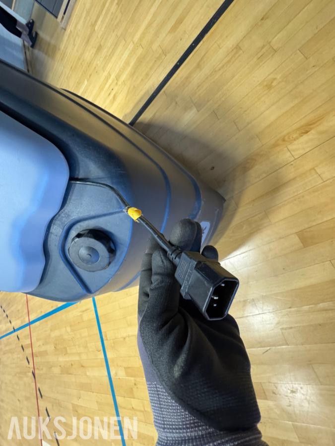 2015 Nilfisk SC1500 ecoflex stå-på gulvvaskemaskin / 112 timer
