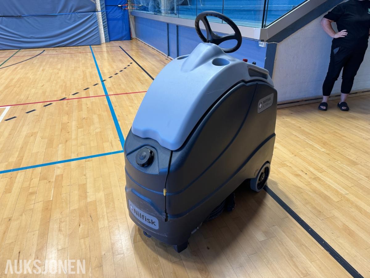 2015 Nilfisk SC1500 ecoflex stå-på gulvvaskemaskin / 112 timer