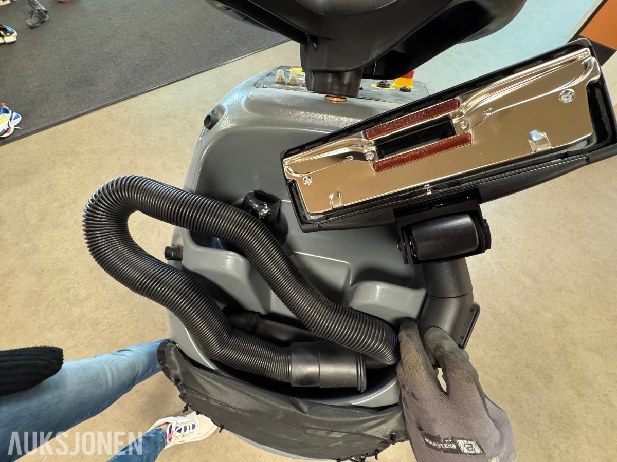 2018 Karcher CV 60/2 RS stående teppebørstesuger