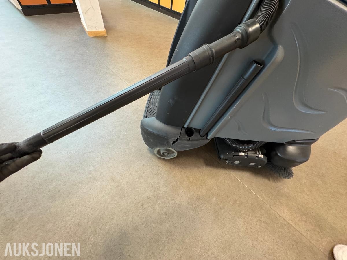 2018 Karcher CV 60/2 RS stående teppebørstesuger