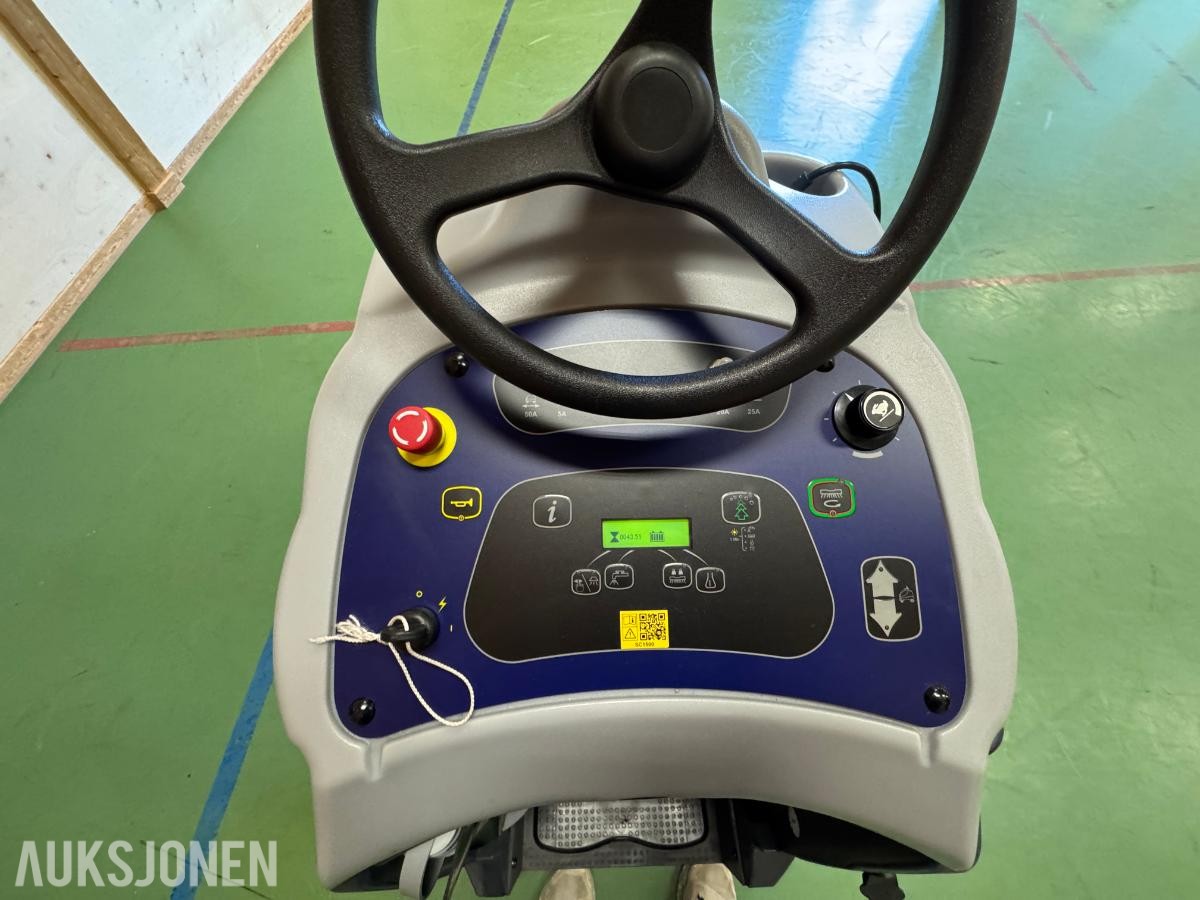 2017 Nilfisk SC1500 ecoflex stå-på gulvvaskemaskin / 43 timer