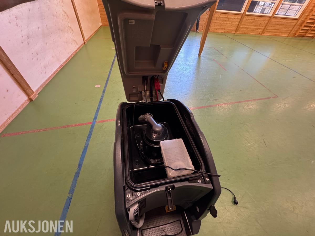 2017 Nilfisk SC1500 ecoflex stå-på gulvvaskemaskin / 43 timer
