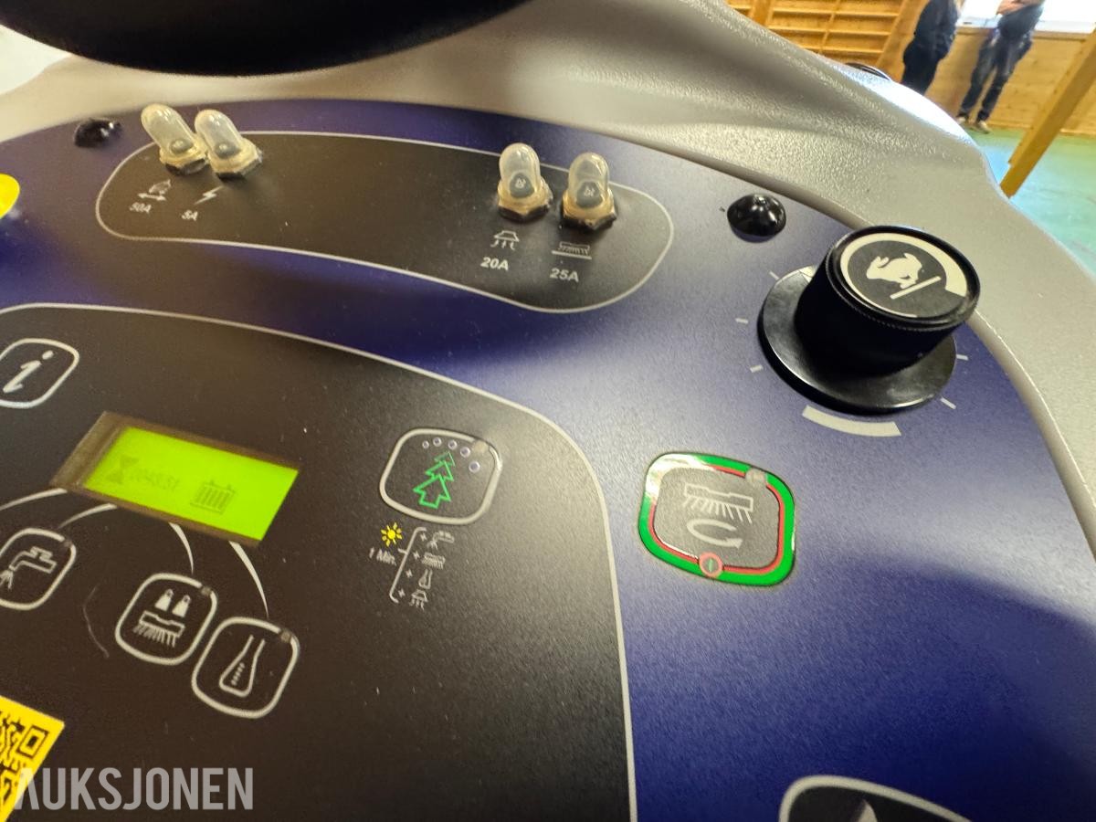 2017 Nilfisk SC1500 ecoflex stå-på gulvvaskemaskin / 43 timer