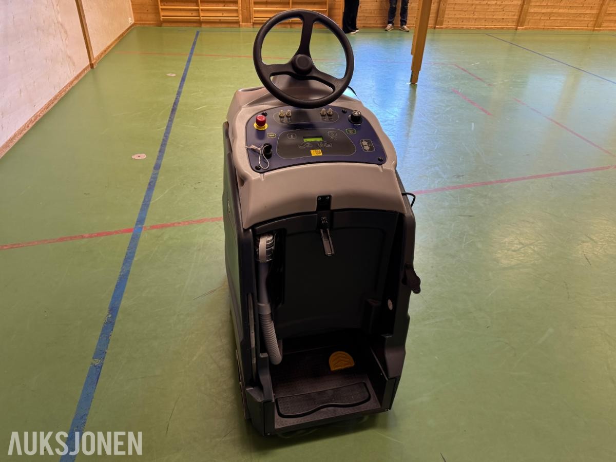 2017 Nilfisk SC1500 ecoflex stå-på gulvvaskemaskin / 43 timer