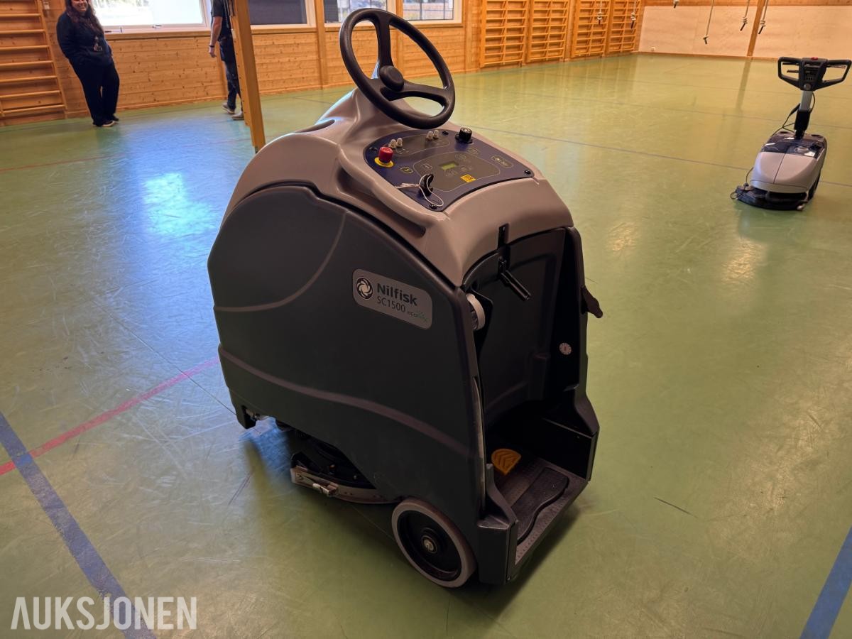 2017 Nilfisk SC1500 ecoflex stå-på gulvvaskemaskin / 43 timer