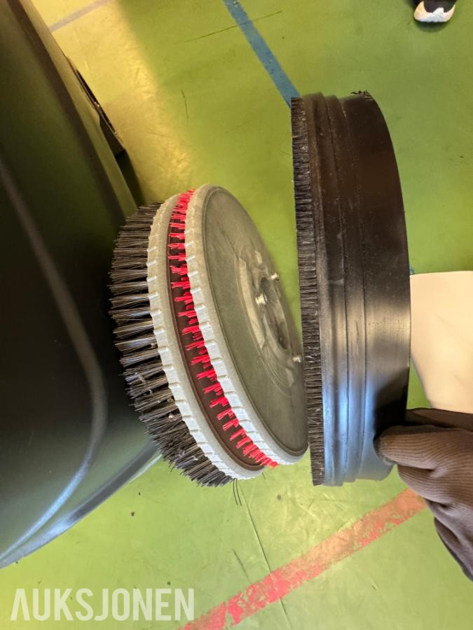 2017 Nilfisk SC1500 ecoflex stå-på gulvvaskemaskin / 43 timer