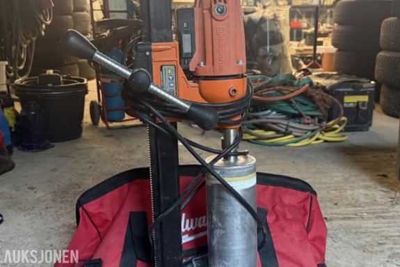 Husqvarna DMS 160  kjernebormaskin med  borstativ og diamantkjerneborkroner