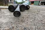 4 STK KREOSOTIMPREGNERTE STOLPER – CA. 9 M LENGDER