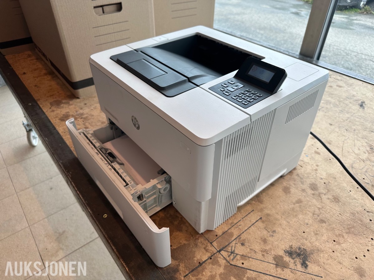 2 stk HP LaserJet Enterprise M506dn og Targus videokonferansesystem