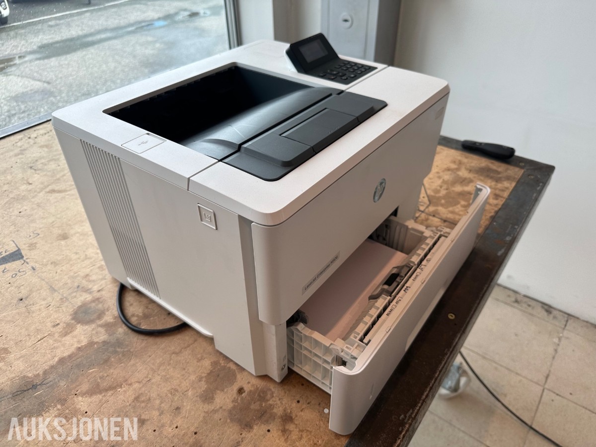 2 stk HP LaserJet Enterprise M506dn og Targus videokonferansesystem