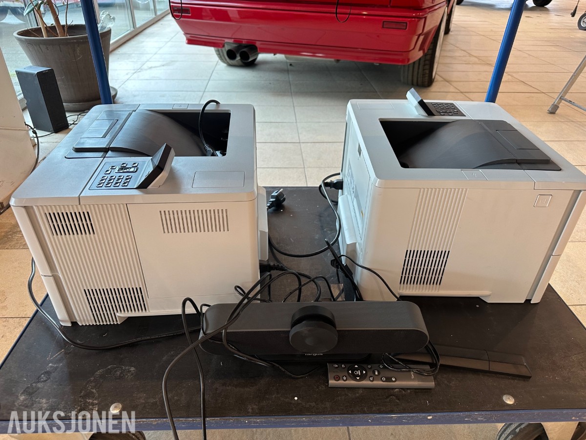 2 stk HP LaserJet Enterprise M506dn og Targus videokonferansesystem