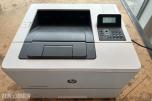 2 stk HP LaserJet Enterprise M506dn og Targus videokonferansesystem