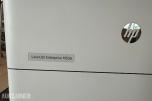 2 stk HP LaserJet Enterprise M506dn og Targus videokonferansesystem