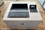 2 stk HP LaserJet Enterprise M506dn og Targus videokonferansesystem