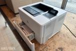 2 stk HP LaserJet Enterprise M506dn og Targus videokonferansesystem