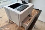 2 stk HP LaserJet Enterprise M506dn og Targus videokonferansesystem