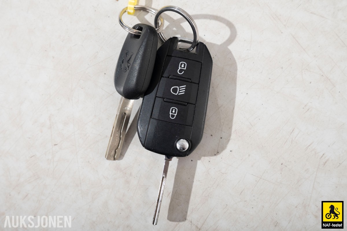 2017 Peugeot TRAVELLER 116HK HDI 9-SETER HENGERFESTE ADAPTIV CRUISE KAMERA KUNSTSKINN