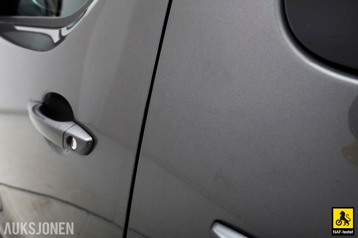 2017 Peugeot TRAVELLER 116HK HDI 9-SETER HENGERFESTE ADAPTIV CRUISE KAMERA KUNSTSKINN