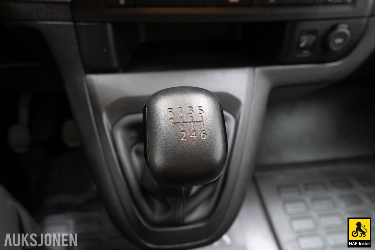 2017 Peugeot TRAVELLER 116HK HDI 9-SETER HENGERFESTE ADAPTIV CRUISE KAMERA KUNSTSKINN