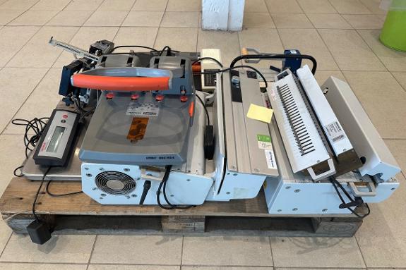 RENZ DTP 340 A stansemaskin med stanseverktøy og etterbehandlingsutstyr