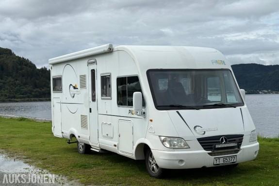 Pilote 713FG EXPLORATEUR! bobil - Mercedes motor / chassis