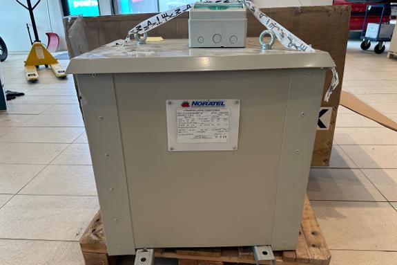 Noratel 25 kVA transformator og SCF24Di3N varme/kjølepumpe 24 000 BTU/h