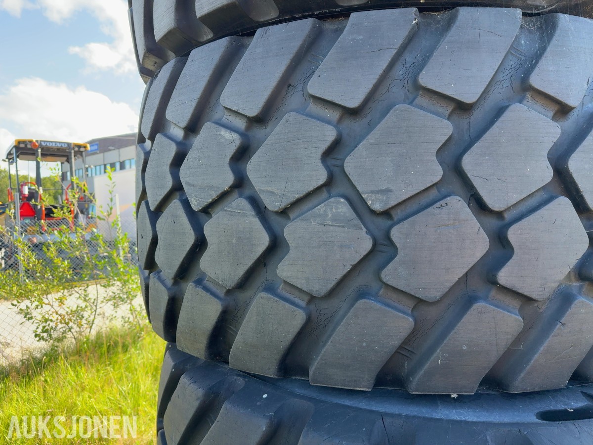 4 stk. Michelin 750/65 R25 hjullasterdekk m/felg – Volvo L120
