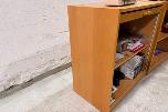 Kontorhyller med DYMO LabelManager, Leitz laminator og HP-toner