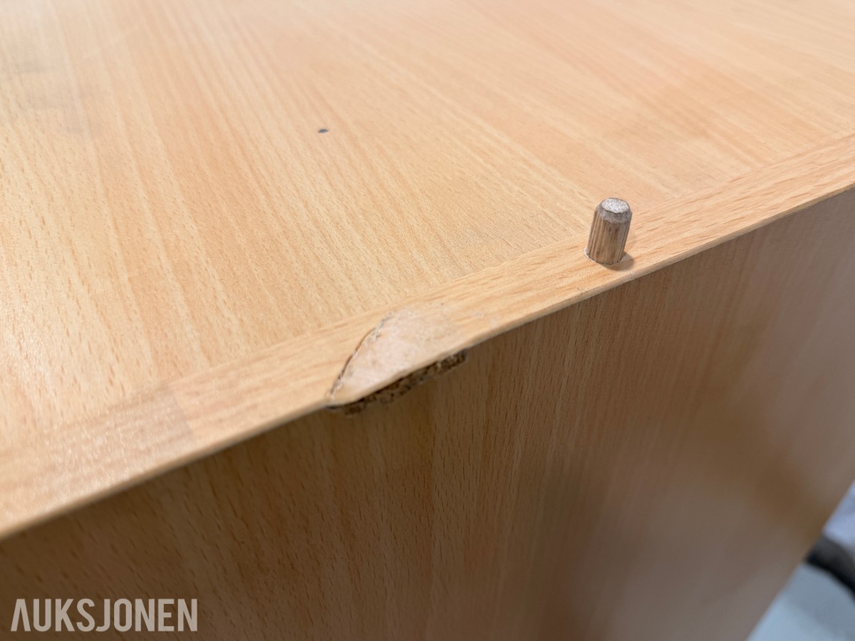 4 stk kontorskap/reolskap med innhold