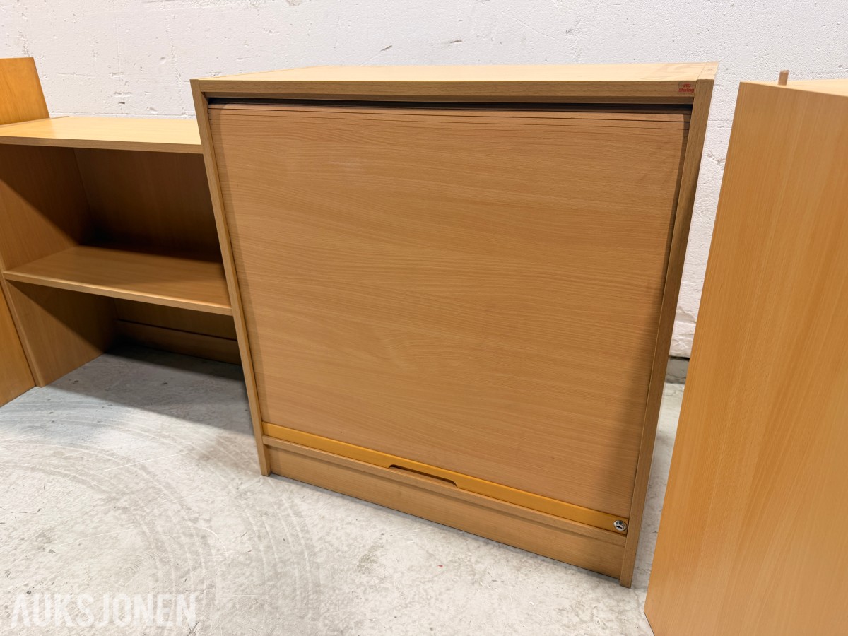 4 stk kontorskap/reolskap med innhold