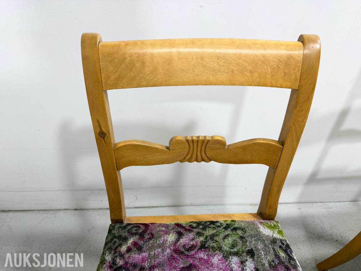 Spisebord med klaffer og 2 stoler