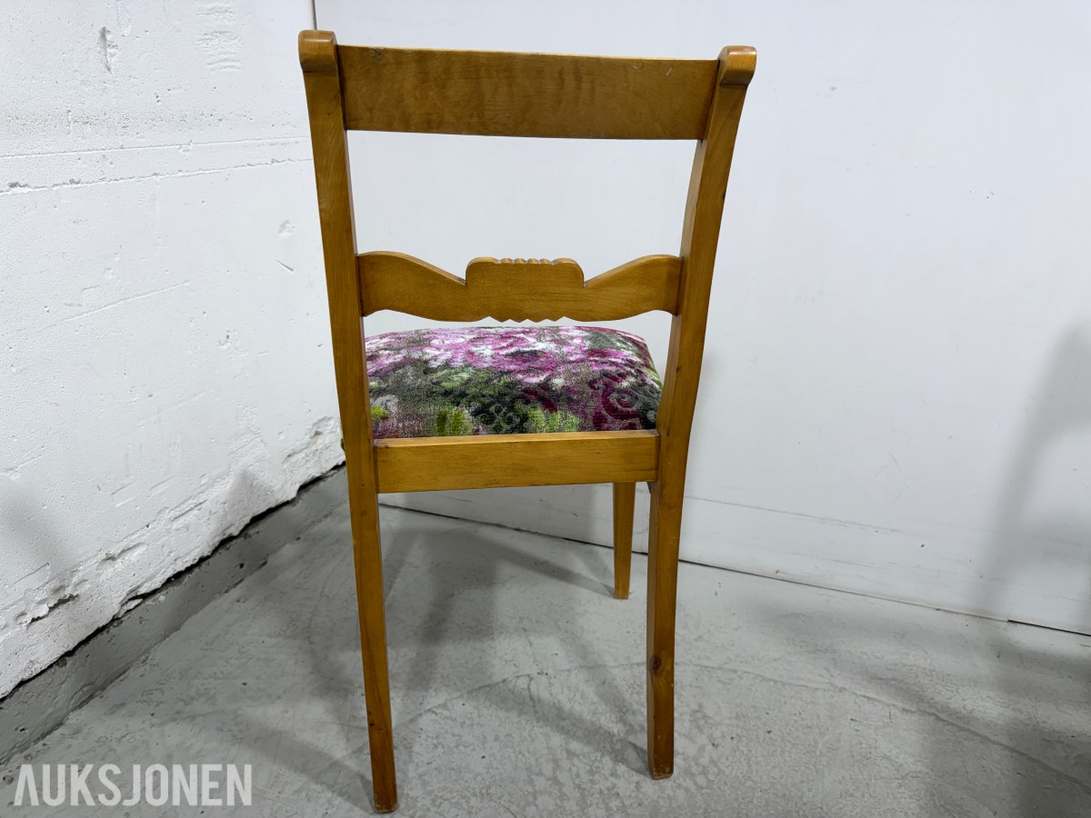 Spisebord med klaffer og 2 stoler